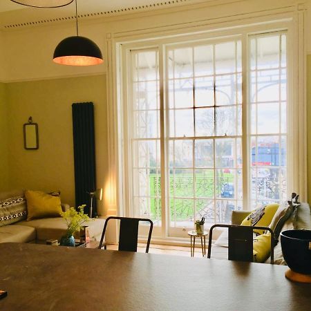 Grade 2 Listed Apartment In Heart Of Хейстингс Екстериор снимка