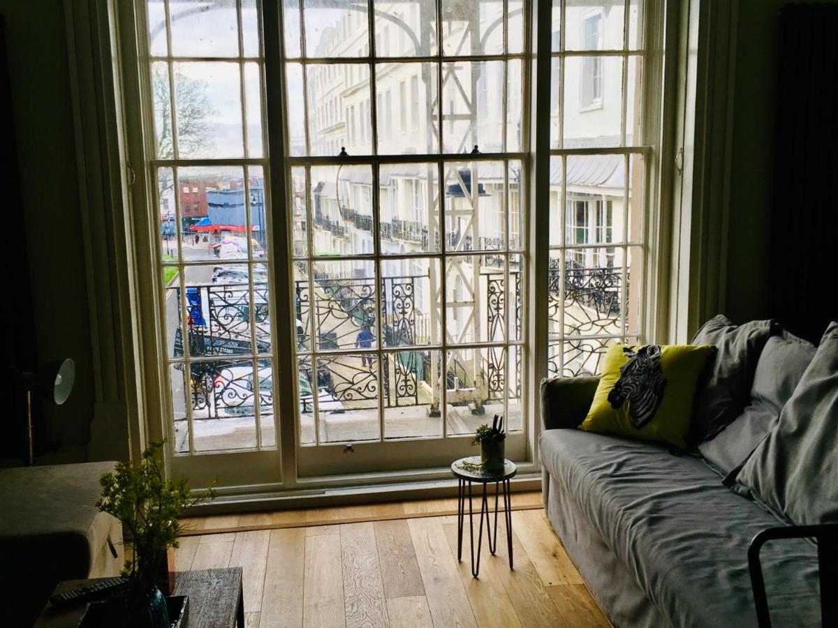 Grade 2 Listed Apartment In Heart Of Хейстингс Екстериор снимка