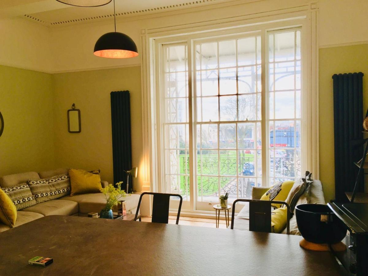 Grade 2 Listed Apartment In Heart Of Хейстингс Екстериор снимка