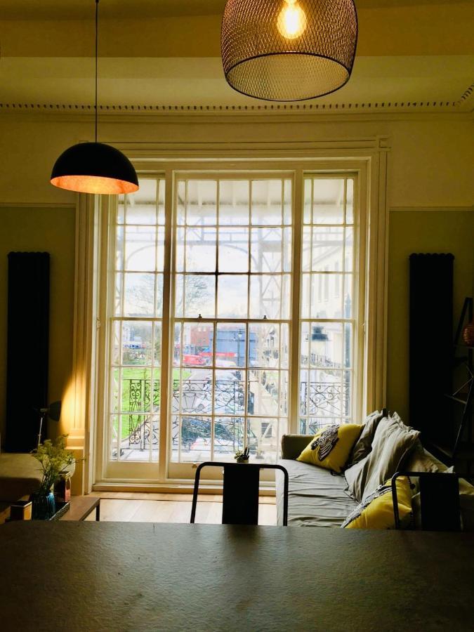 Grade 2 Listed Apartment In Heart Of Хейстингс Екстериор снимка